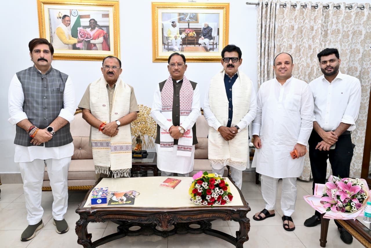राजस्थान विधानसभा अध्यक्ष वासुदेव देवनानी और इंदौर सांसद शंकर लालवानी ने की CM विष्णुदेव साय से मुलाकात, छत्तीसगढ़ की उद्योग नीति पर हुई विशेष चर्चा