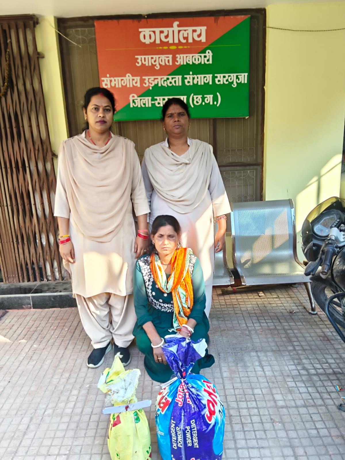 23 लीटर महुआ शराब के साथ मुक्तिपारा अम्बिकापुर की सीता रजवाड़े गिरफ्तार::जेल दाखिल की कार्रवाई